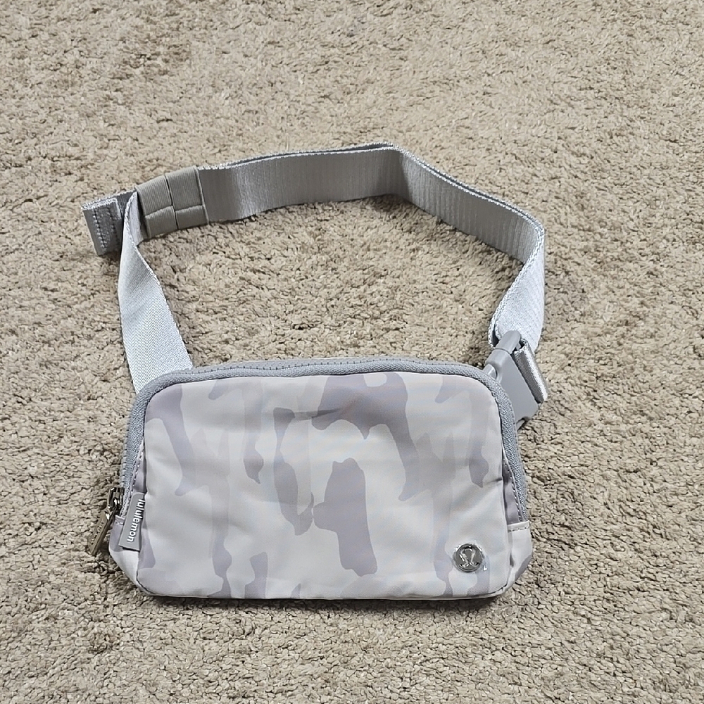 NWOT Lululemon Heritage 365 Camo Starlight Multi 1L Everywhere Belt Bag - Picture 5 of 7